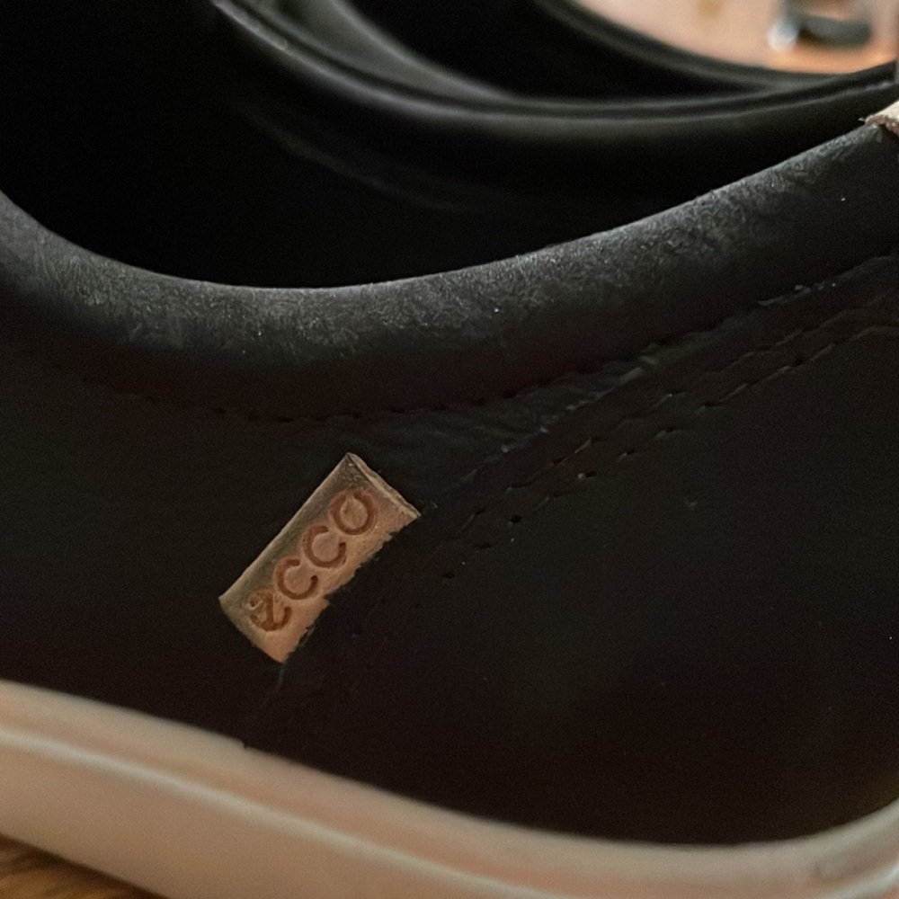 Women's ECCO black slip on with zipper sneakers. Size 8 - Picture 6 of 10